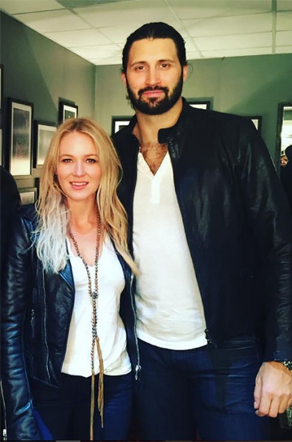 Jewel is dating NFL quarterback Charlie Whitehurst: cute couple?