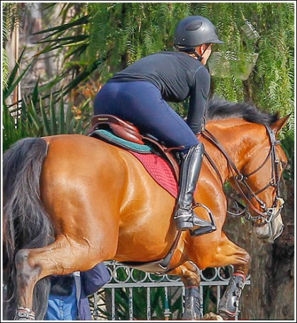 Kaley Cuoco Rides A Horse! Kaley Cuoco Rides A Horse!