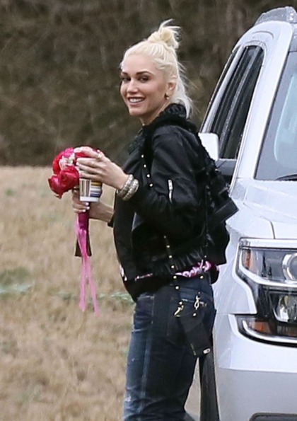 Gwen Stefani doesn't look Blake Shelton's gift horse in the mouth