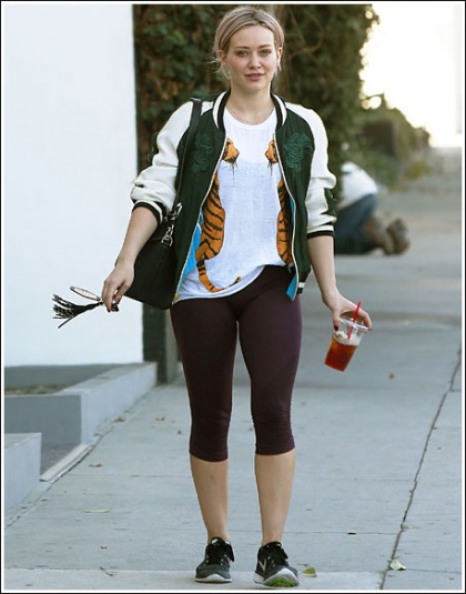 Hilary Duff Struts Her Groovy Legs And Thighs In Tight Leggings Hilary Duff Struts Her Groovy Legs And Thighs In Tight Leggings