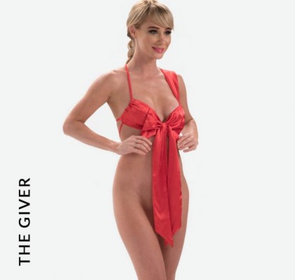 I Hope Sara Jean Underwood Got Paid A Lot For This Cheesy Lingerie Campaign