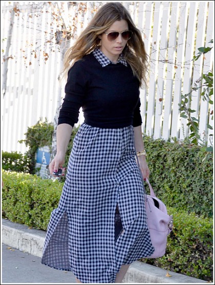 Jessica Biel's Casual Hotness Is Still A Must-See Jessica Biel's Casual Hotness Is Still A Must-See