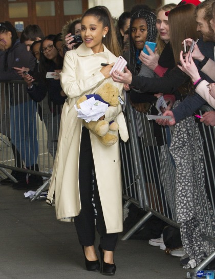 Ariana Grande is still getting people to carry her around like a baby, just FYI