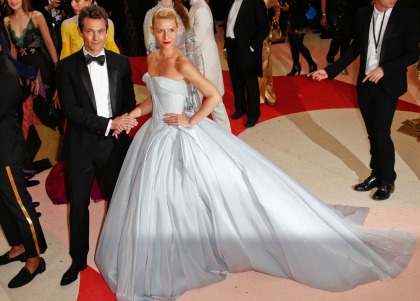 Claire Danes' Met gown was 'custom fiber optic organza with battery packs'