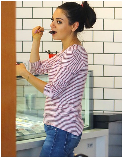 Mila Kunis Looking All Kinds Drool-Inducing While Enjoying Some Ice Cream Mila Kunis Looking All Kinds Drool-Inducing While Enjoying Some Ice Cream