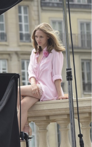 Amanda Seyfried Amazing on the set of a Photoshoot in Paris
