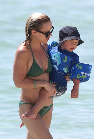 Christina Ricci Green Bikini with her kid at a Beach in Miami