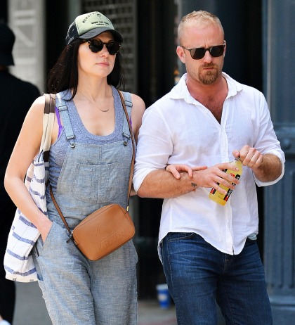 Laura Prepon & Ben Foster have been dating quietly for weeks, apparently