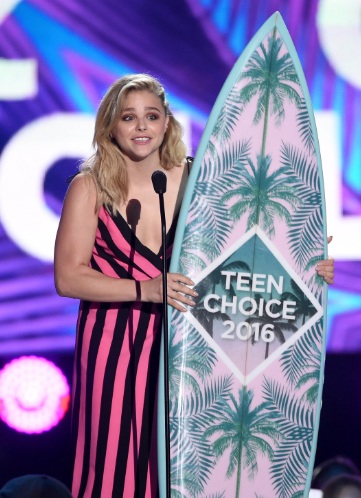 Chloe Grace Moretz Sexy at Teen Choice Awards 2016