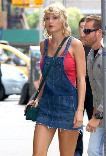 Taylor Swift Stuns in Different Outfits & Steps Out Of The Gym In NYC