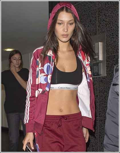 Bella Hadid Flashes Her Plentiful Cleavage And Her Tight Tummy 90's Style Bella Hadid Flashes Her Plentiful Cleavage And Her Tight Tummy 90's Style