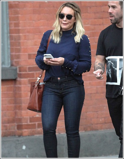 Hilary Duff Busts Out Her Groovy Thighs In Skin-Tight Jeans Hilary Duff Busts Out Her Groovy Thighs In Skin-Tight Jeans