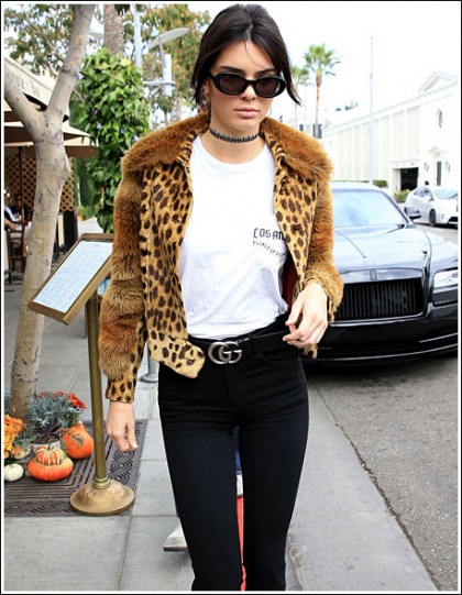 Kendall Jenner Shows Off Her Ultra Sexy Legs In Skin-Tight Jeans Kendall Jenner Shows Off Her Ultra Sexy Legs In Skin-Tight Jeans