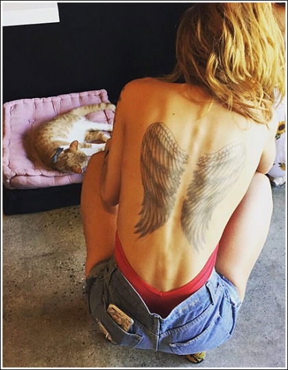 Bella Thorne Show Off Her Sexy New Back Tattoo Bella Thorne Show Off Her Sexy New Back Tattoo