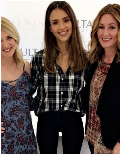 Jessica Alba In A Pair Of Ultra Skin-Tight Jeans' Hell Yeah! Jessica Alba In A Pair Of Ultra Skin-Tight Jeans' Hell Yeah!