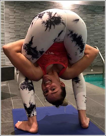 Miley Cyrus Gets Insanely Flexible And Bootylicious For Hilary Clinton Miley Cyrus Gets Insanely Flexible And Bootylicious For Hilary Clinton