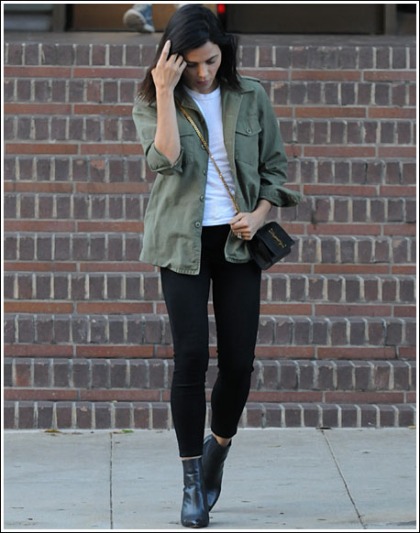Jenna Dewan Gets Leggy Hot In Skin-Tight Jeans Jenna Dewan Gets Leggy Hot In Skin-Tight Jeans
