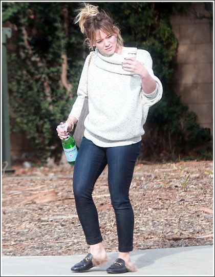 Hilary Duff Gets Leggy, And Curvy, And Bootylicious In Tight Jeans Hilary Duff Gets Leggy, And Curvy, And Bootylicious In Tight Jeans