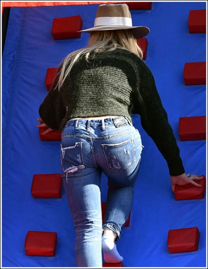 Hilary Duff Climbs A Wall, Looks Ultra Bootylicious While Doing So Hilary Duff Climbs A Wall, Looks Ultra Bootylicious While Doing So