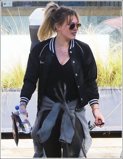 Hilary Duff Flashes Her Huge Cleavage Hilary Duff Flashes Her Huge Cleavage