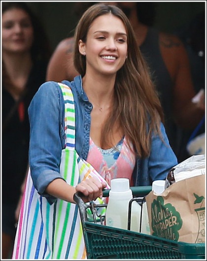 Jessica Alba Drops Some Bodacious Cleavage In Hawaii Jessica Alba Drops Some Bodacious Cleavage In Hawaii