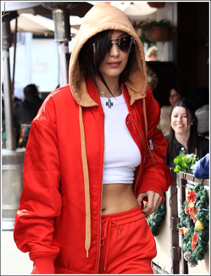 Bella Hadid Flashes Her Drop Dead Sexy Midriff And Bodacious Bosom Bella Hadid Flashes Her Drop Dead Sexy Midriff And Bodacious Bosom