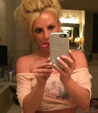 Britney Spears's MILFy Selfie
