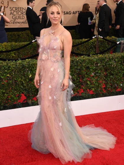 Kaley Cuoco in tulle Marchesa at the SAGs: twee, terrible & tragic?