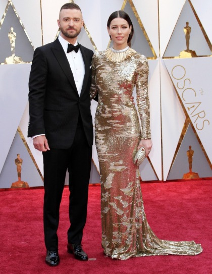 Jessica Biel in Kaufmanfranco at the Oscars: Oscar statuette cosplay?