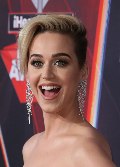 Katy Perry Googles 'Katy Perry hot' when she needs a confidence boost