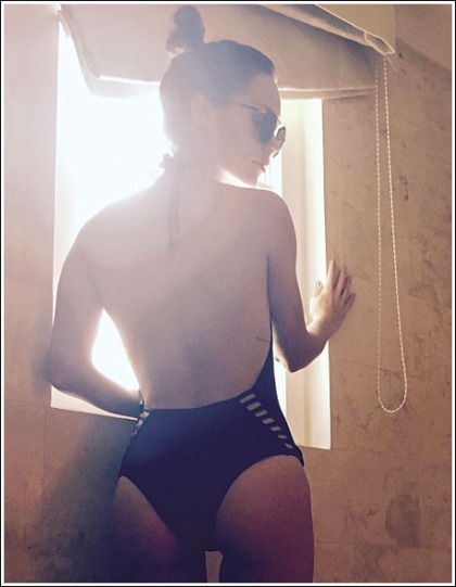 Laura Vandervoort Gives Us A Peek At Her Awesome Bootylicious Booty Laura Vandervoort Gives Us A Peek At Her Awesome Bootylicious Booty