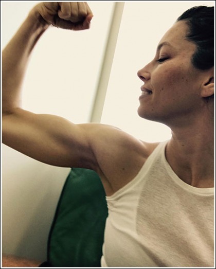 Jessica Biel Shows Off Her Impressive Guns Jessica Biel Shows Off Her Impressive Guns