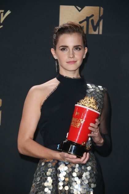 Emma Watson left her rings in a spa safe, is devastated they?re missing Emma Watson left her rings in a spa safe, is devastated they?re missing