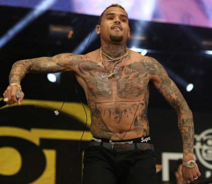 Chris Brown says he only punched Rihanna in 2009 after she 'tried to kick me' Chris Brown says he only punched Rihanna in 2009 after she 'tried to kick me'