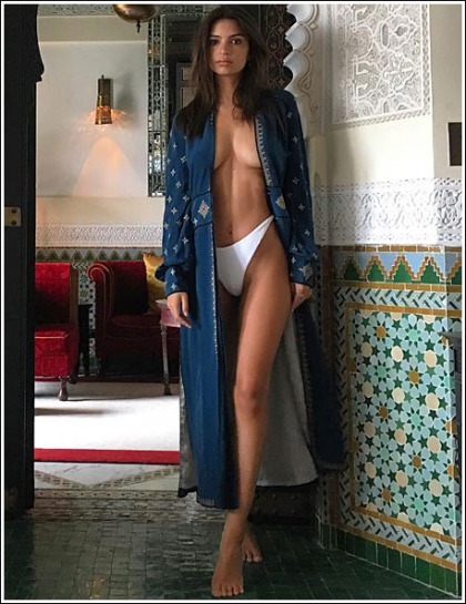 Emily Ratajkowski Flashes Her Ginormous Braless Bosom! Emily Ratajkowski Flashes Her Ginormous Braless Bosom!