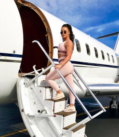 Demi Lovato Knows How To Work Her Chunk On Social Media