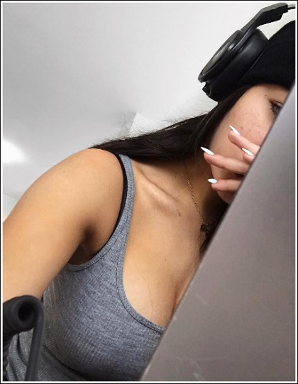 Madison Beer Gives Us A Peek At Her Massive Cleavage Madison Beer Gives Us A Peek At Her Massive Cleavage