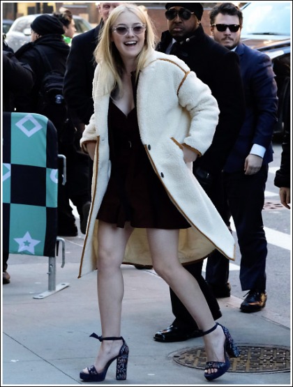Dakota Fanning Unleashes Her Sexy Little Legs And Cleavage Dakota Fanning Unleashes Her Sexy Little Legs And Cleavage