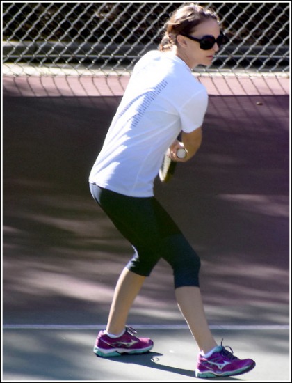 Natalie Portman Shows Off Her Cute Little Booty In Leggings While Playing Tennis Natalie Portman Shows Off Her Cute Little Booty In Leggings While Playing Tennis
