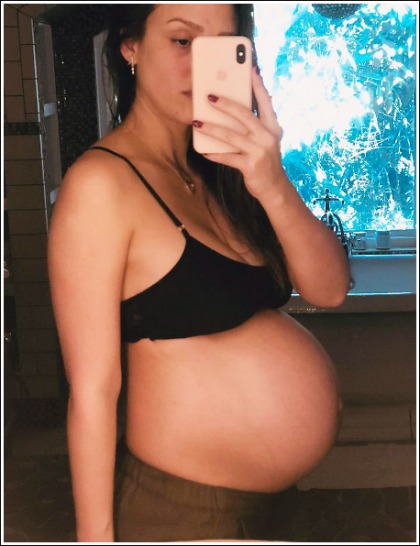 A Very Pregnant Jessica Alba Busting Out Like Bananas A Very Pregnant Jessica Alba Busting Out Like Bananas