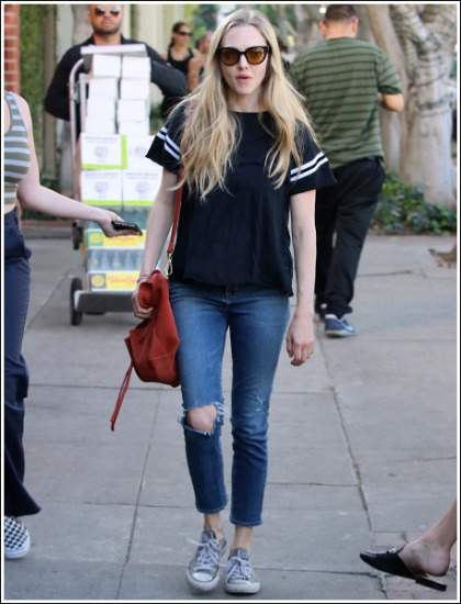 Amanda Seyfried Gets Leggy In Skin-Tight Jeans Amanda Seyfried Gets Leggy In Skin-Tight Jeans