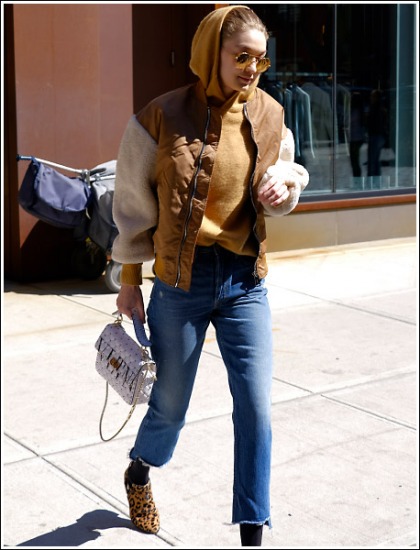 Gigi Hadid Struts Her Sexy Little Legs In Skin-Tight Jeans Gigi Hadid Struts Her Sexy Little Legs In Skin-Tight Jeans