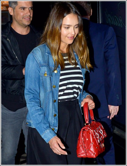 Jessica Alba Had A Casual Hotness And Busty Night Out Jessica Alba Had A Casual Hotness And Busty Night Out