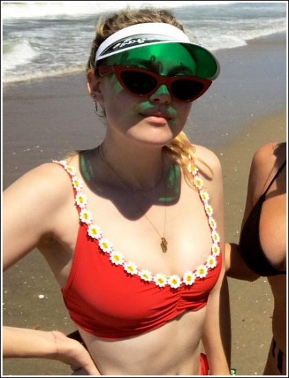 Dakota Fanning Looking All Kinds Of Busty And Bootylicious In A Tiny Bikini Dakota Fanning Looking All Kinds Of Busty And Bootylicious In A Tiny Bikini