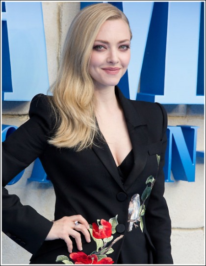 Amanda Seyfried Drops Some Seriously Sexy Cleavage Action Amanda Seyfried Drops Some Seriously Sexy Cleavage Action