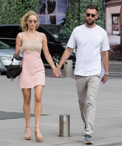 Jennifer Lawrence & Cooke Maroney are on a romantic getaway in Paris