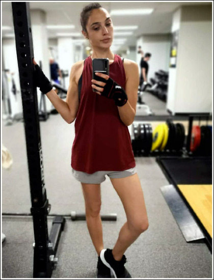 Gal Gadot Shows Off Her Insanely Sexy/Fit Legs Gal Gadot Shows Off Her Insanely Sexy/Fit Legs