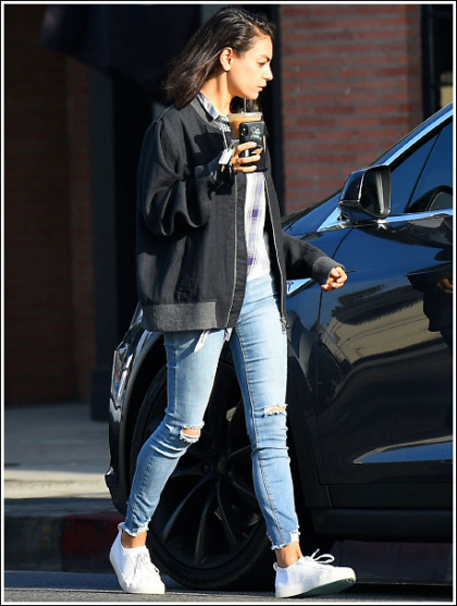 Mila Kunis Gets Leggy In Skin-Tight Jeans Mila Kunis Gets Leggy In Skin-Tight Jeans