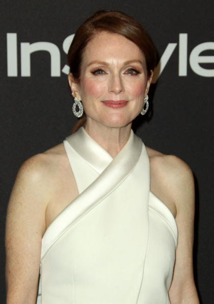 Julianne Moore in Givenchy at the Globes: scrolldown fug?