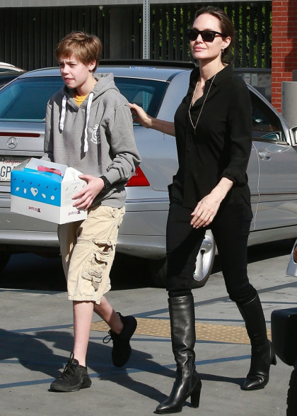 Angelina Jolie & Shiloh got a new pet at their local Petco: kitten or bunny?